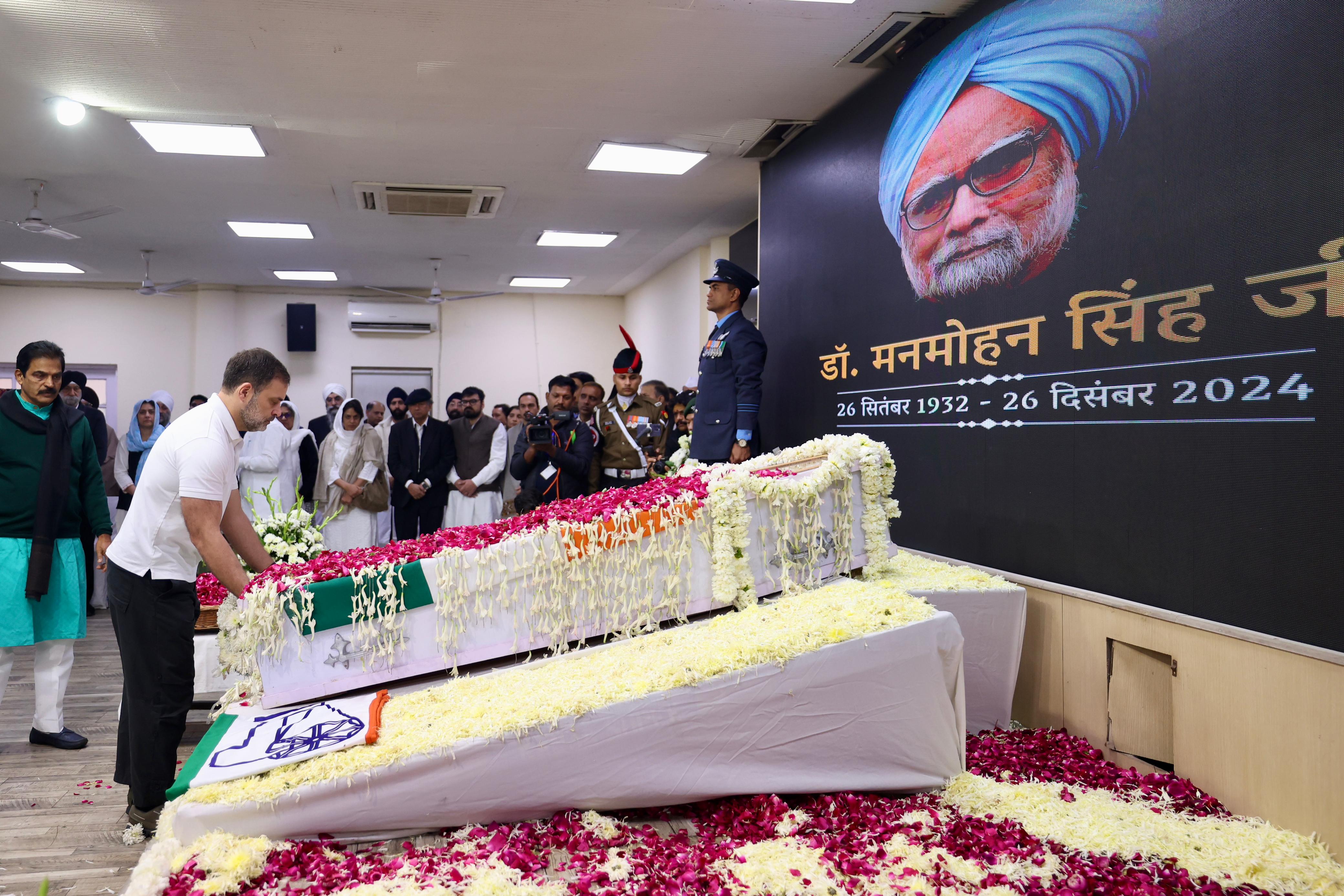 Manmohan Singh death: Ex-PM to be cremated with full state honours at  11.45am today | Latest News India.